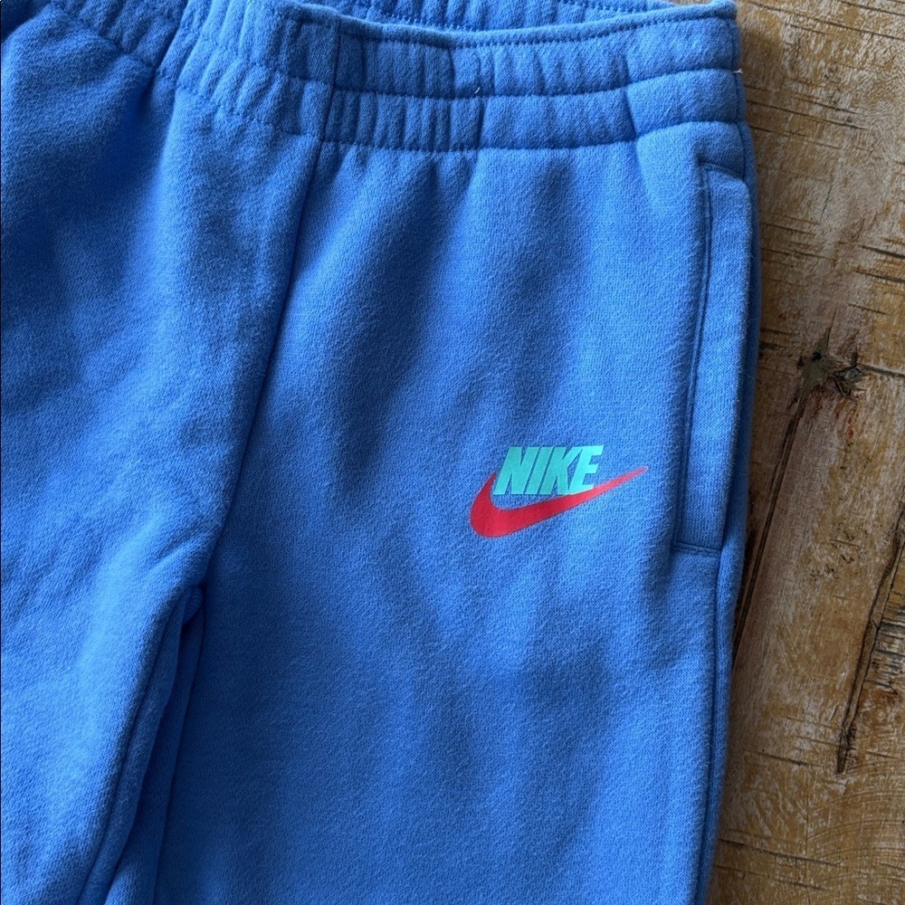 NWOT Nike Girls Tee and Sweatpants Set size XS(4) - Picture 7 of 9